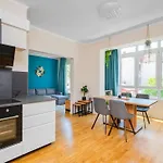 Spacious 2Bd Near Ndk With Workspace