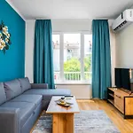 Spacious 2Bd Near Ndk With Workspace