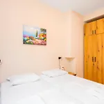 Spacious 2Bd Near Ndk With Workspace