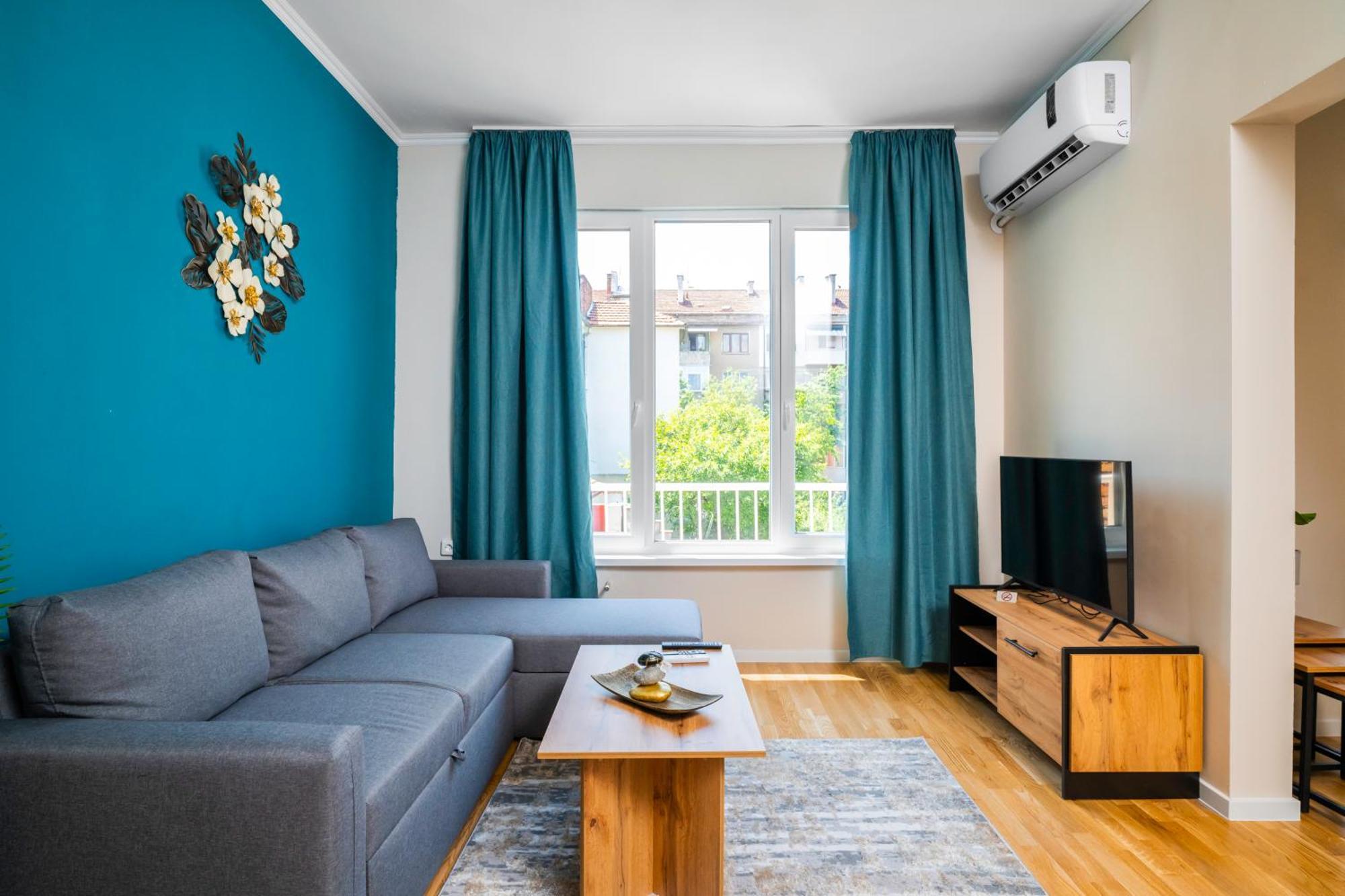 Spacious 2bd Near Ndk With Workspace Apartament